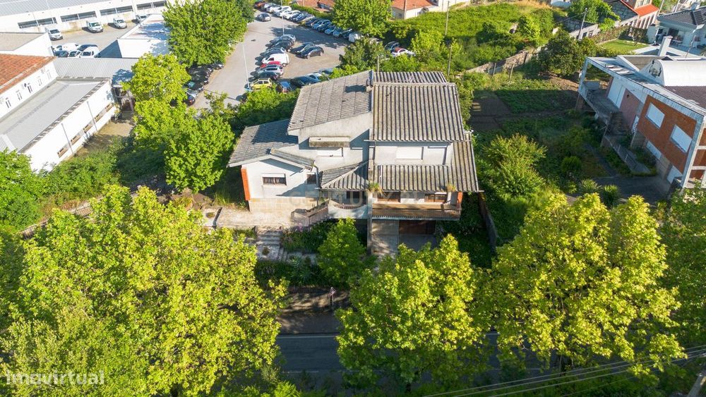 Moradia T4 Centro de Penafiel com Vista desafogadas e Jardim Privado