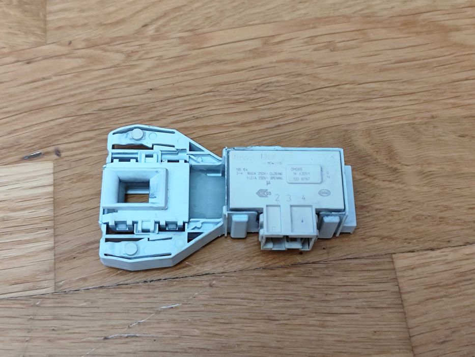 Indesit IWSC 51051 Elektrozamek Zamek Elektryczny