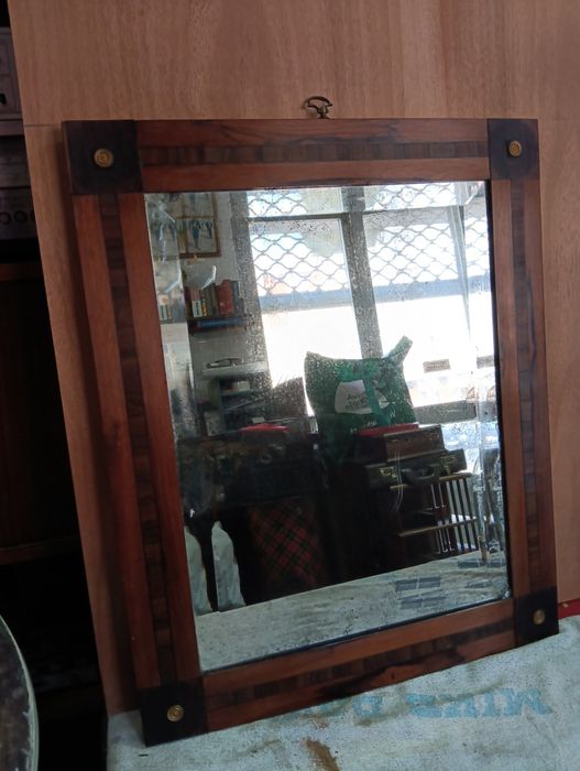 Espelho muito antigo