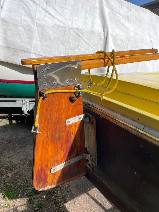 Jacht turystyczno regatowy ZEFIR z wózkiem slipowym, klasyk z duszą