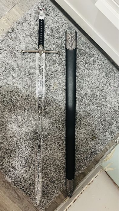 Réplica decorativa da espada Garra (Longclaw) do Jon Snow, de Game of Thrones.