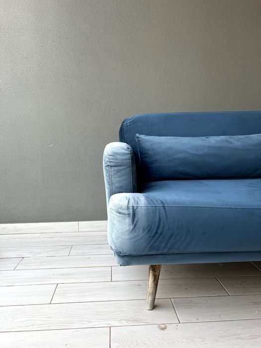 Sofá clic-clac de 3 lugares em veludo azul-escuro