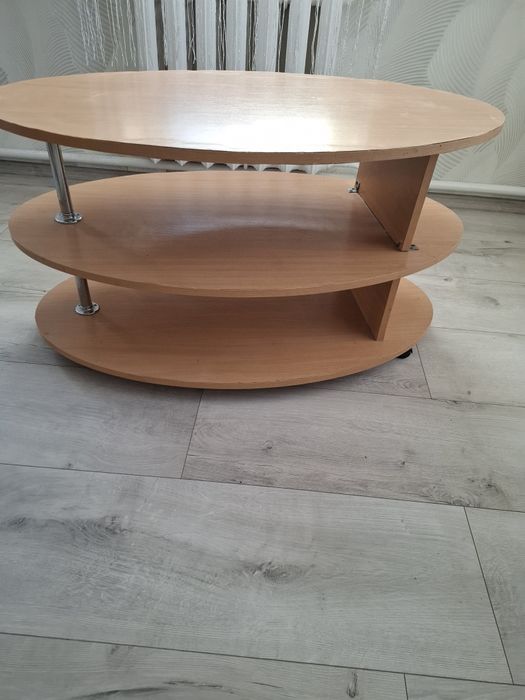 Продам журнальний столік на колесиках