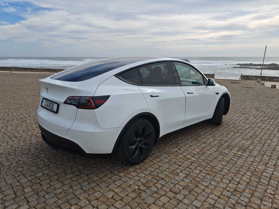 Tesla model Y premium Long Range RWD 2024