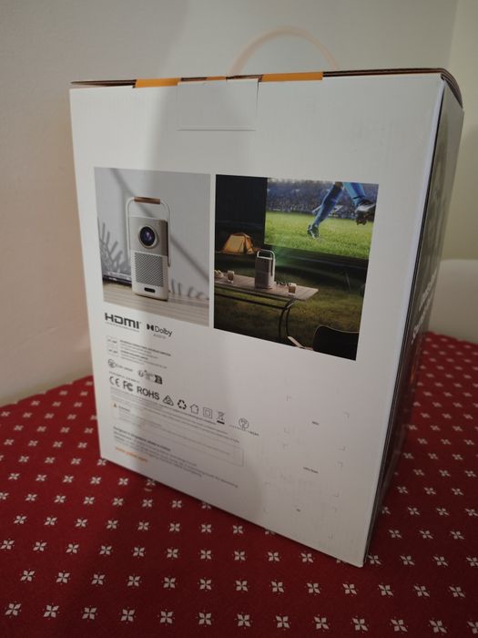 Projetor yaber portátil com colunas JBL