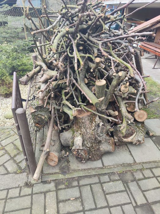 Sprzedam drewno na opał ( orzech)