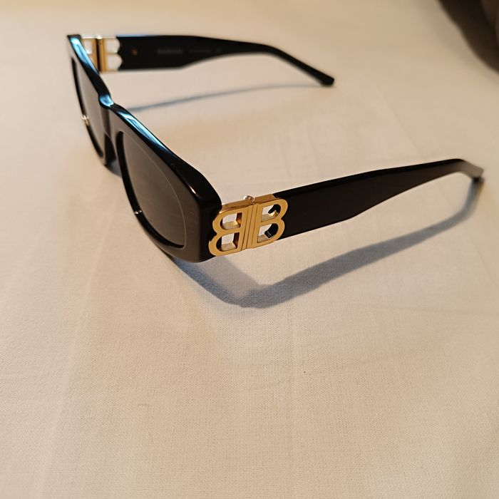 Czarne okulary balenciaga