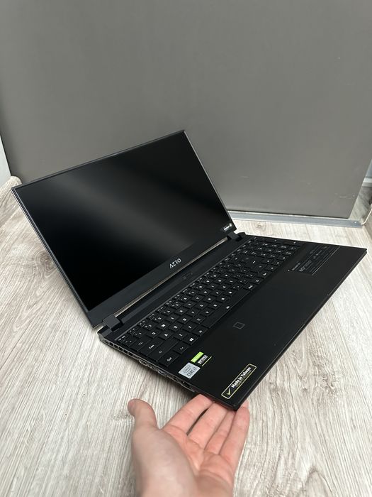 Gigabyte Aero I7 RTX 3070 tgp 110W 144HZ