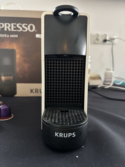 Ekspres do kawy Nespresso Essenza Mini + kapsułki
