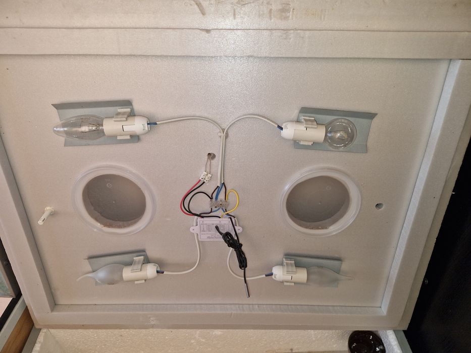 Инкубаторы 4 штуки