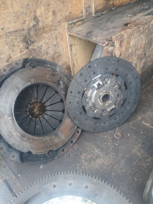 Маховик щеплення ісузу nqr