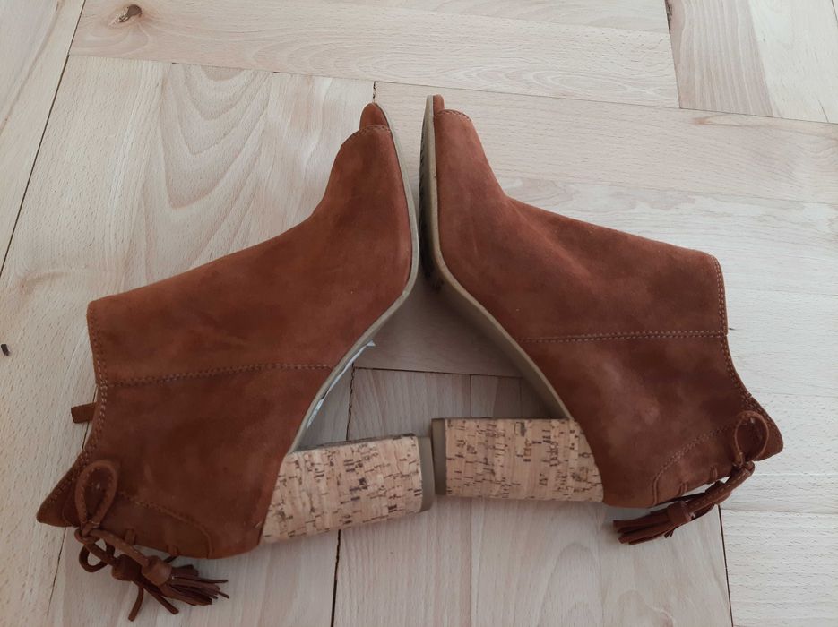 Buty Tamaris rozmiar 37, długość wkładki 23,5 cm
