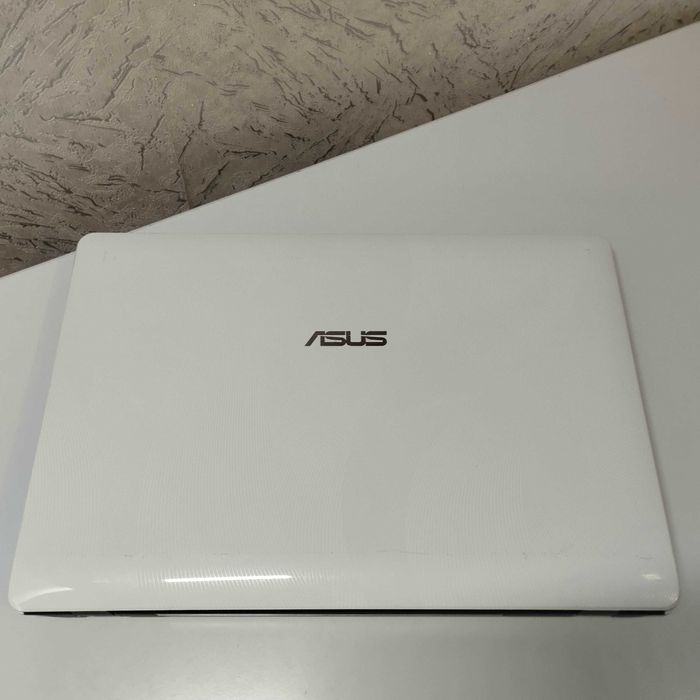 Красивый ноутбук Asus X64J / Core i5-460M / видео 1гб / 4/320 гб