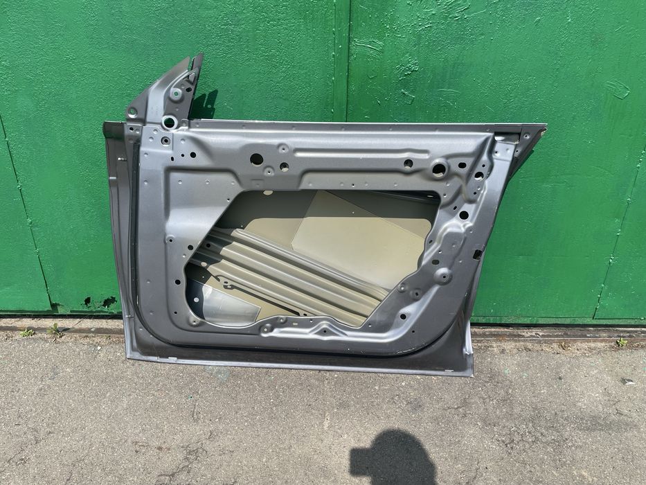 Двері праві тесла вай Tesla y my