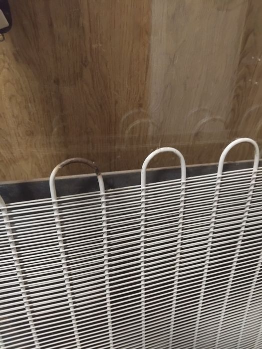 Продам решётку холодильника 214-6  EXQWISIT.