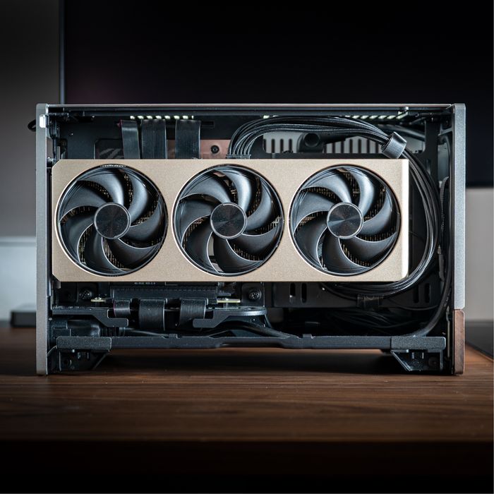 Komputer SFF, 5070TI, Ryzen 7 9800X3D, 32gb RAM