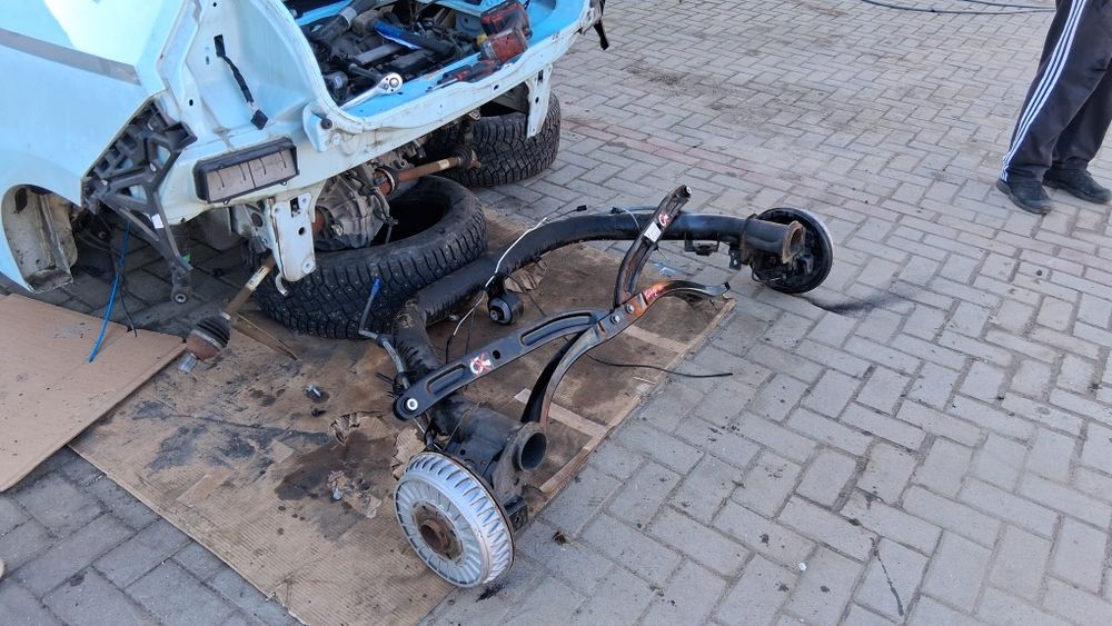 Tylna os belka zawieszenie Renault Twingo III