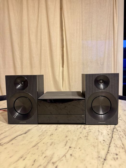 Wieża Samsung MM-J320 – stereo, USB, Bluetooth