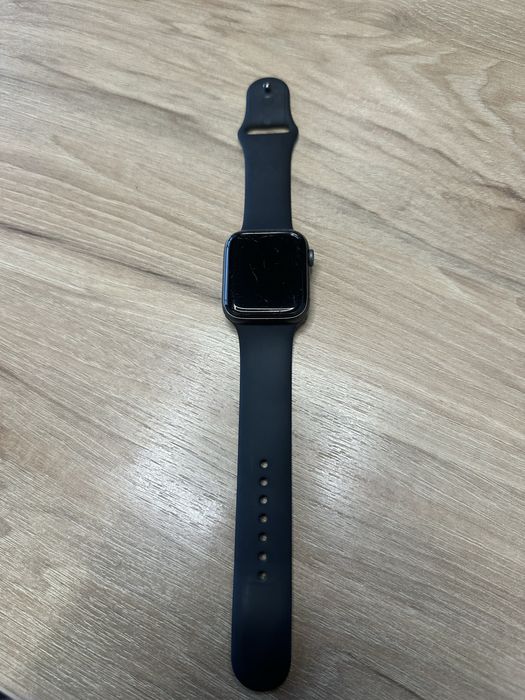 Apple Watch SE 44mm (A2352)
