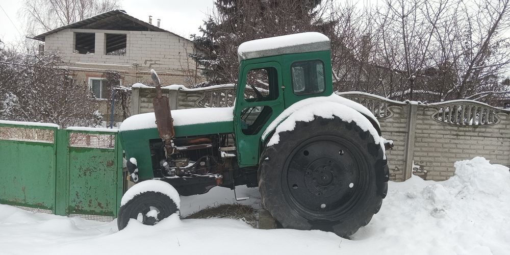 Трактор т40  на ходу в робоче стані