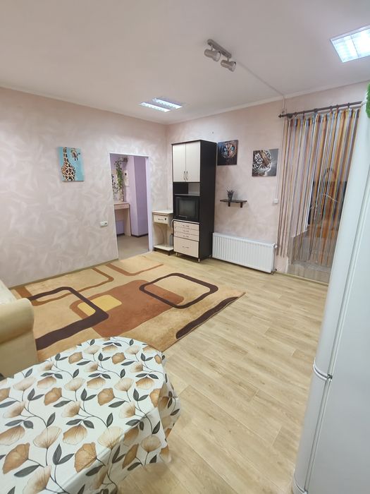 Комфортна і тепла двокімнатна квартира подобово. Біля Сіті.