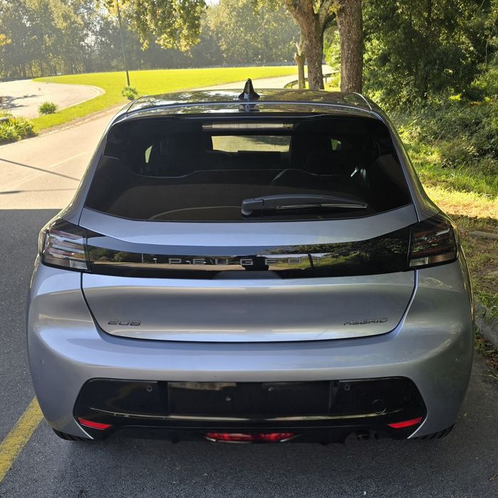 Peugeot 208 1.2 Hybrid