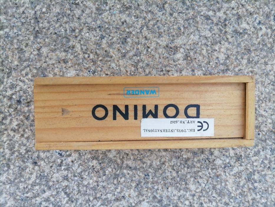 Dominós temáticos e 1 simples