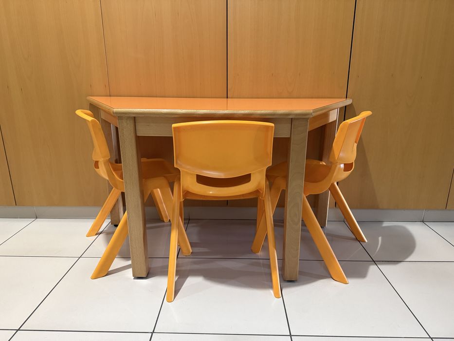Conjunto de mesa com 3 cadeiras