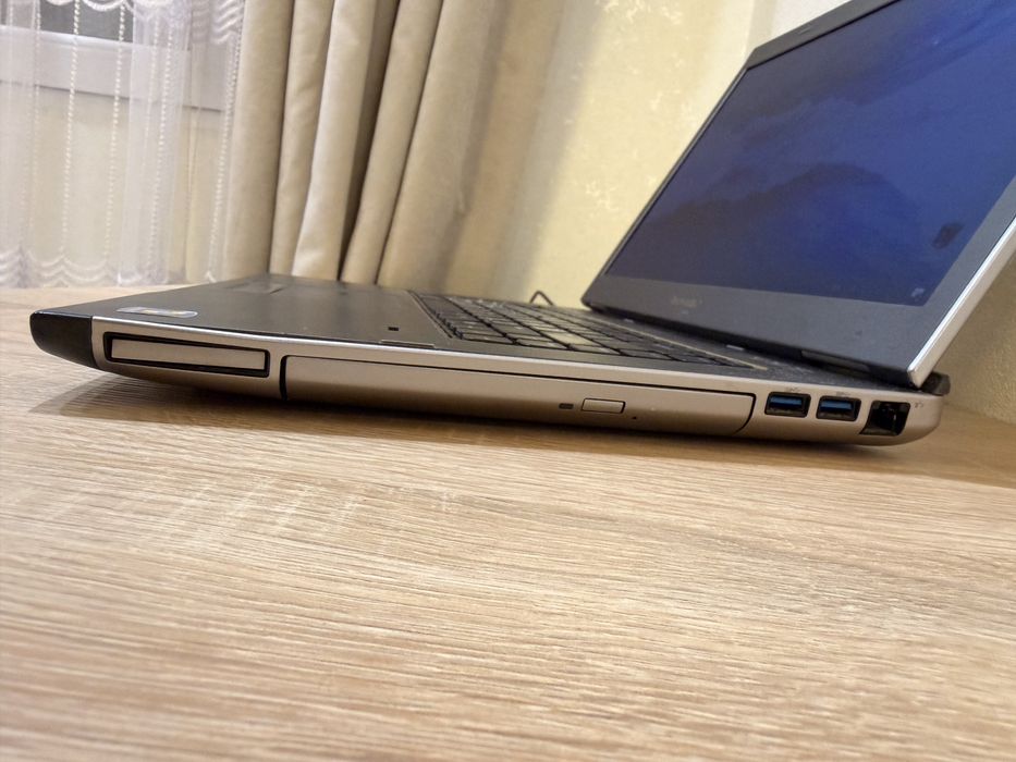 Ноутбук Dell Vostro 3560 15.6” / Core i3 / 4GB / SSD 128GB