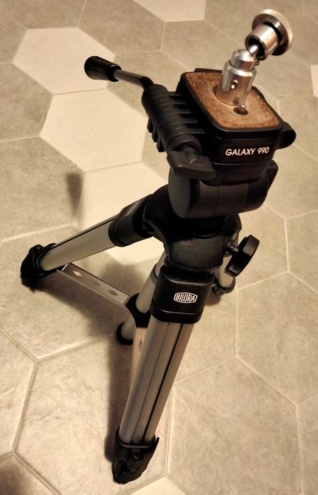 STATYW fotograficzny. Mocna konstrukcja.