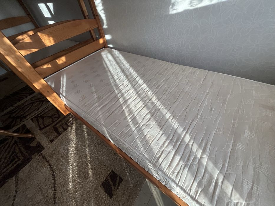 Łóżka piętrowe z materacami. Malo uzywane.