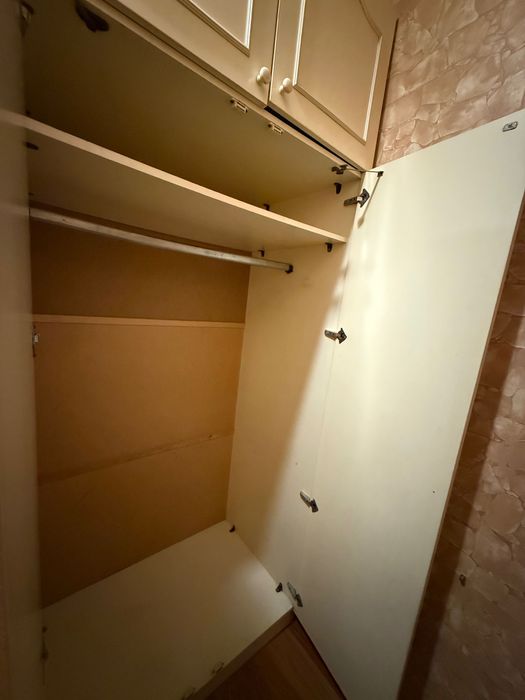 Шафа в вітальню чи спальну кімнату