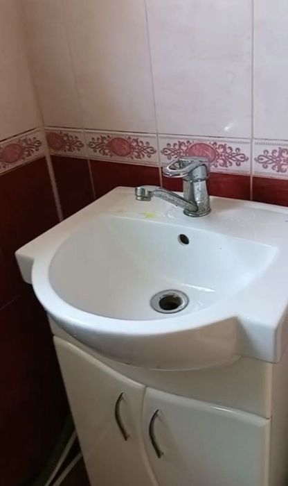 Продам душ кабину, умывальник, унитаз
