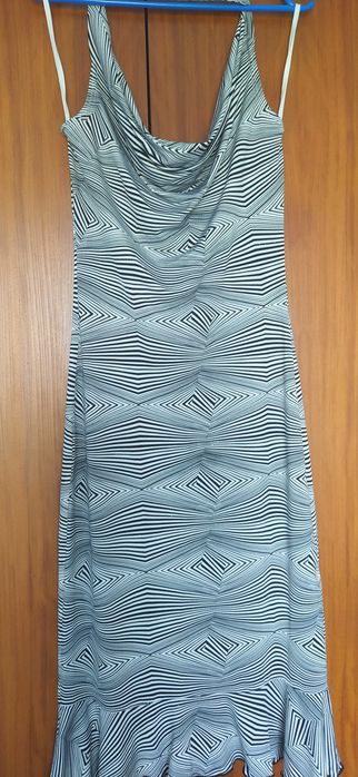 vestido com costas abertas