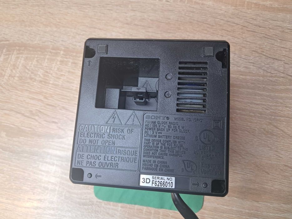 Годинник радіо будильник Sony ICFC1B