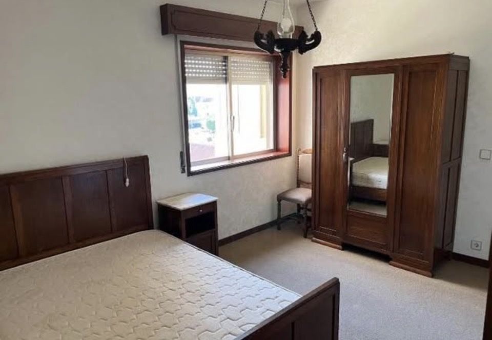 Mobilia de quarto em santo tirso