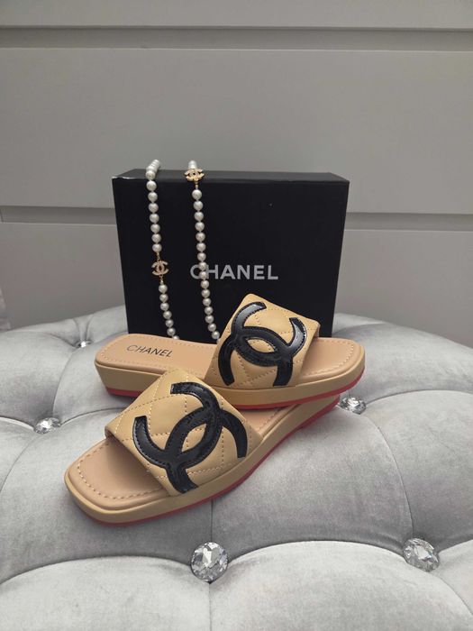Klapki beżowe chanel