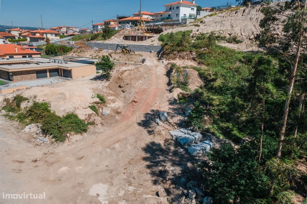 Terreno com Projeto Aprovado – Excelente Oportunidade !