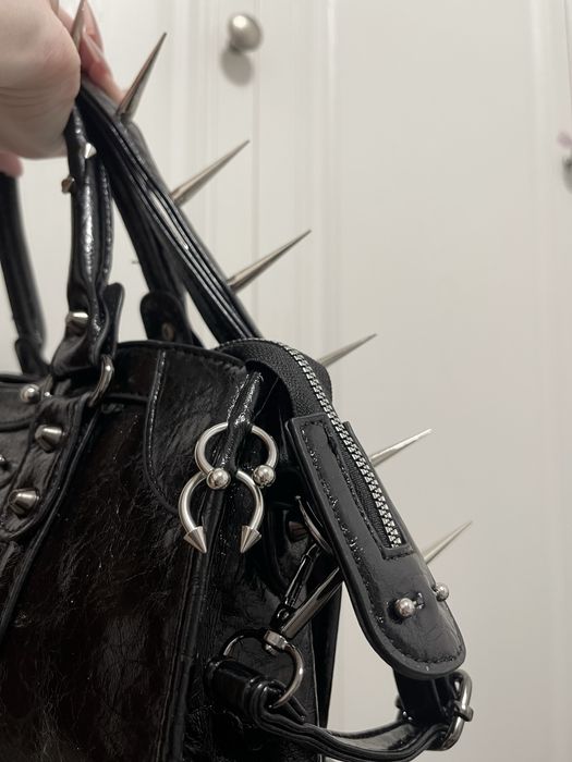 Сумка с шипами, сумка city bag type, сумка opium, сумка с пирсингом