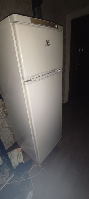 Продам холодильник треба заміна компресора