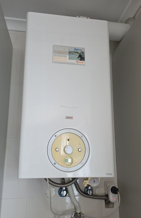 Esquentador Caldeira Riello Residence com avaria