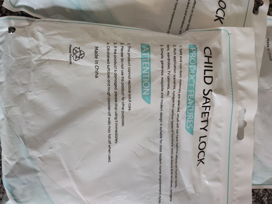Bloqueios de janela em aço inoxidável, aptos para crianças. Novos,.
