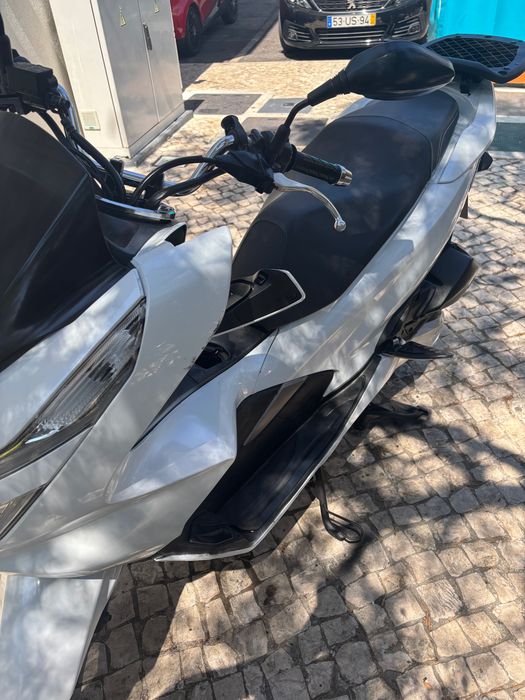 Motocicleta pcx branca