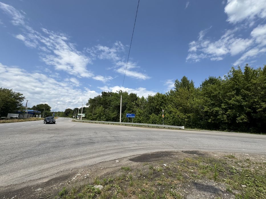 Фасад чудова земельна ділянка комерційного призначення