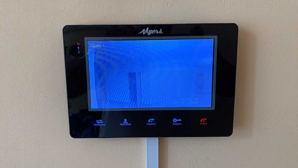 Цветной домофон Myers M72SD (чёрный) c вызывной панелью Myers D100