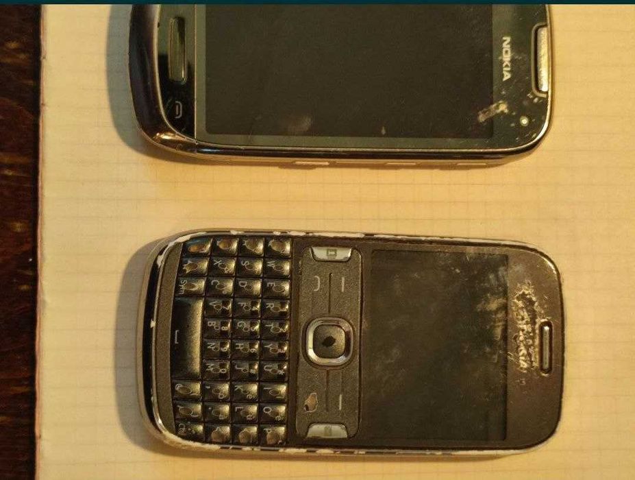 Мобільні телефони в асортименті