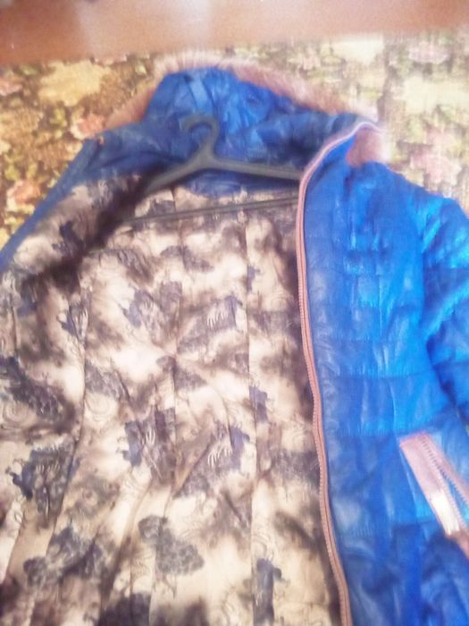 Кутка деми,синего цвета очень хорошо сидит на теле