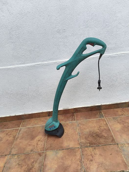 Aparador elétrico de relva