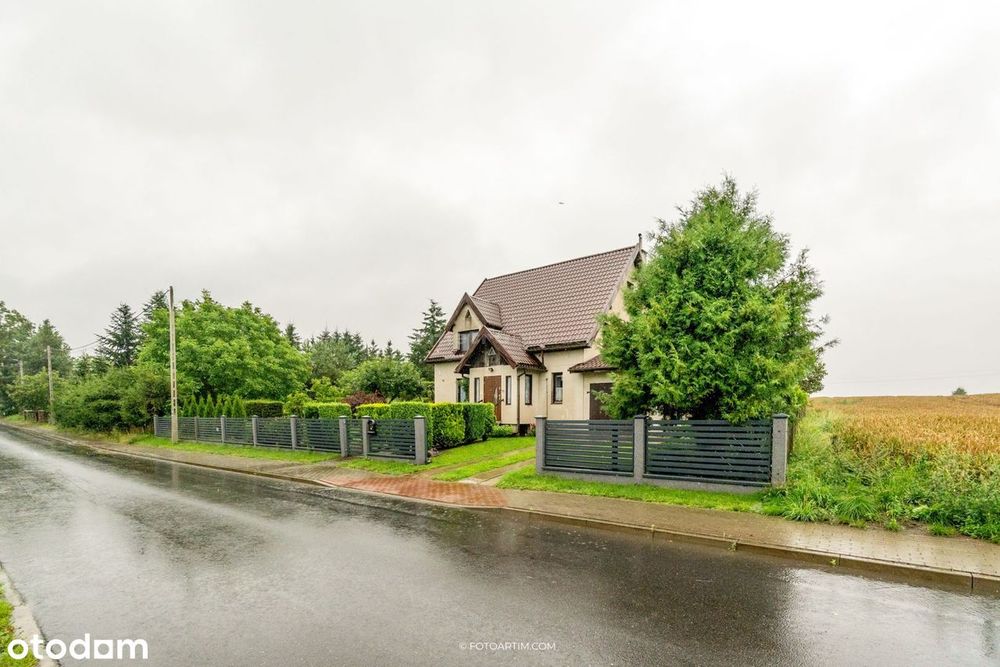 Wygodny dom położony w malowniczej, cichej okolicy