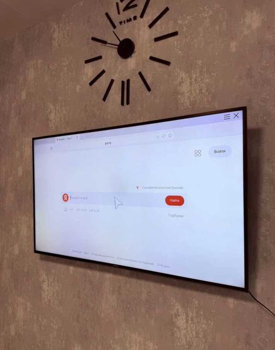 Огромный телевизор Samsung UE65JU6400U